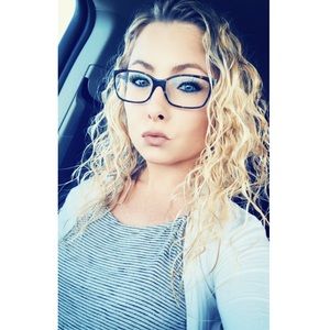 Meet your Posher, Caitlin